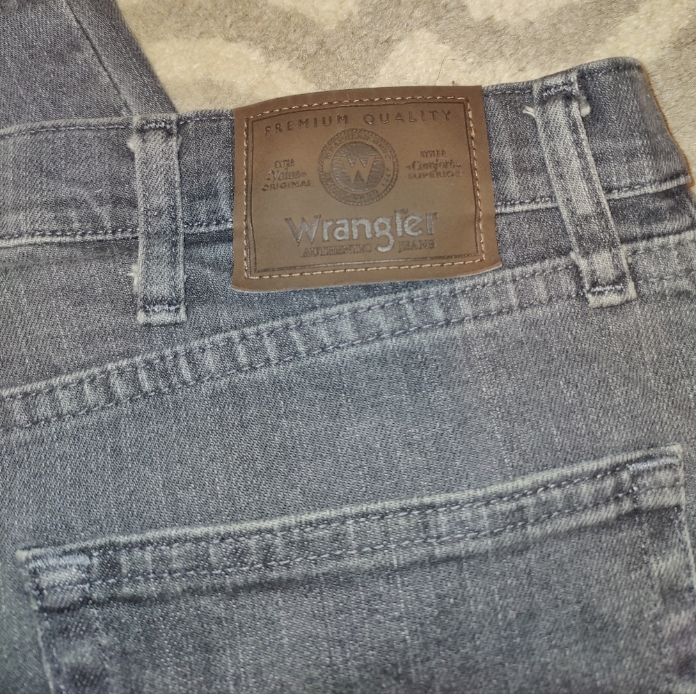 Wrangler Relaxed Fit Gray Jeans 34x32 - Picture 6 of 10